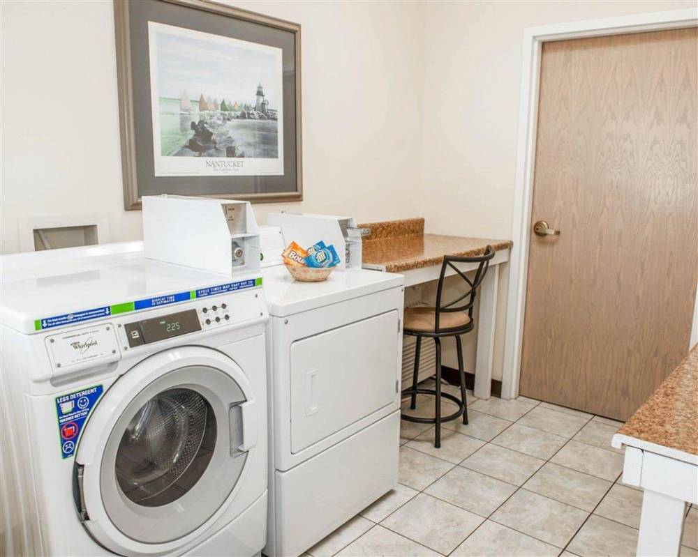 Comfort Suites South 5