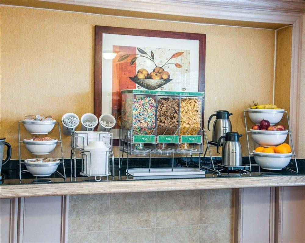 Comfort Suites South 7