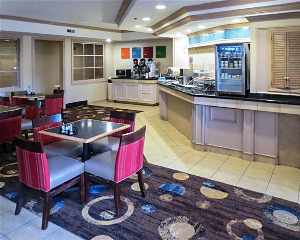 Comfort Suites South 9