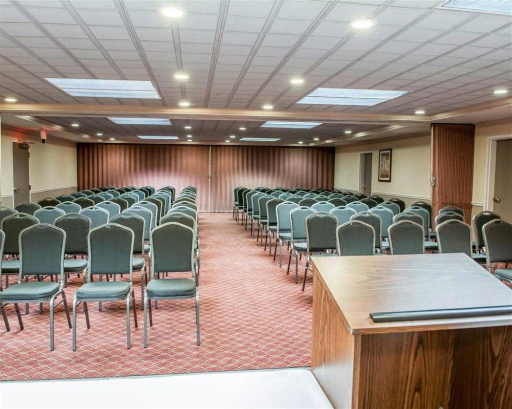 Comfort Suites South 3