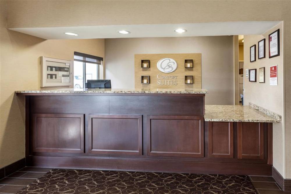Comfort Suites University 4