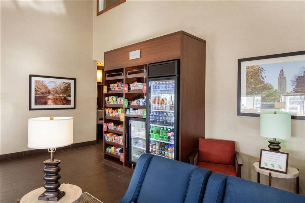 Comfort Suites University 2