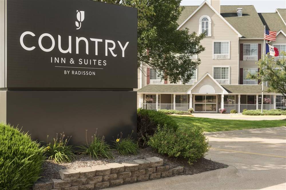 Country Inn Suites Davenport 2