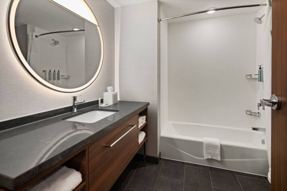 Courtyard By Marriott Bettendorf 9