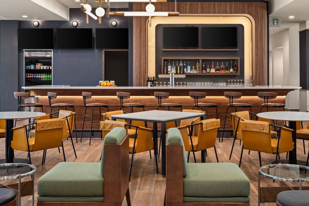Courtyard By Marriott Bettendorf 7
