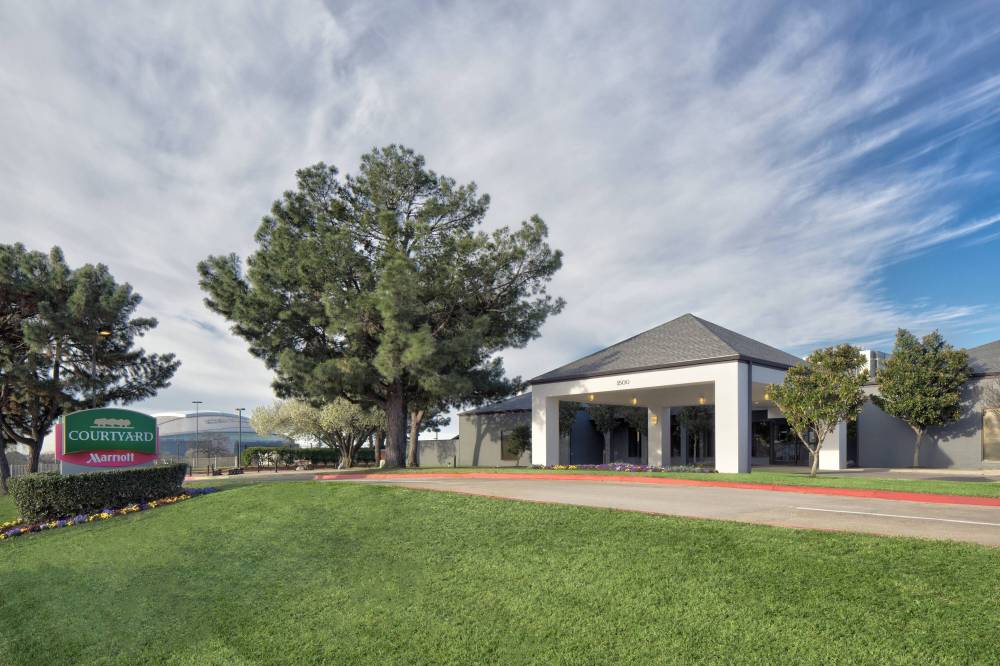 Courtyard By Marriott Dallas Arlington Entertainment District
