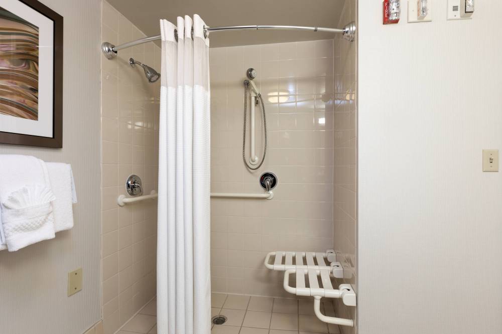 Courtyard By Marriott Dallas-fort Worth Bedford 4