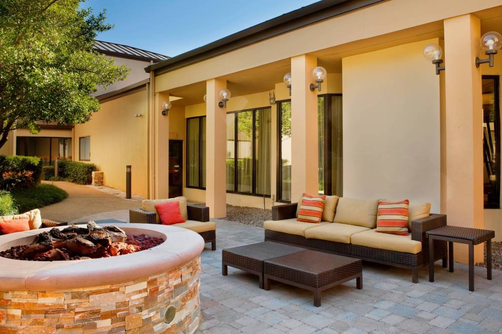 Courtyard By Marriott Dallas Las Colinas 3
