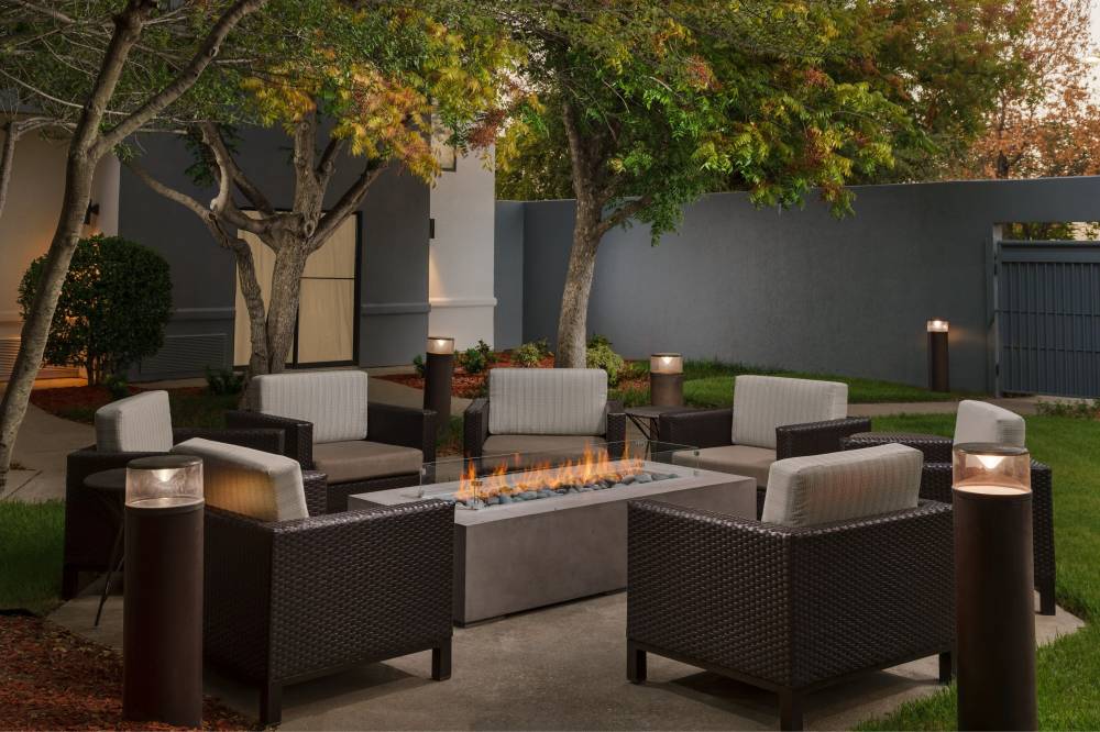Courtyard By Marriott Dallas Lewisville 7