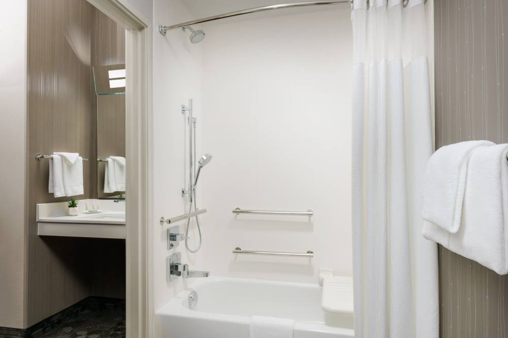 Courtyard By Marriott Dallas Lewisville 3