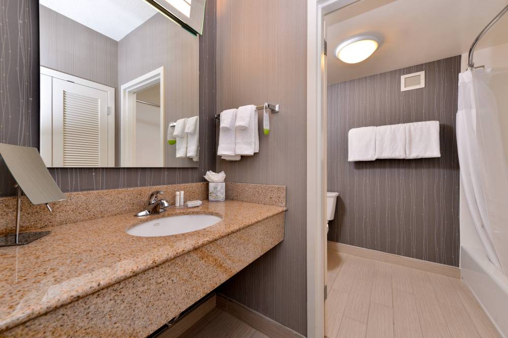 Courtyard By Marriott Dallas Northwest