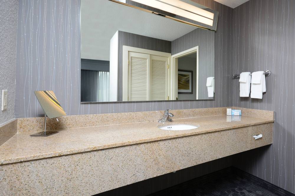 Courtyard By Marriott Danville 3