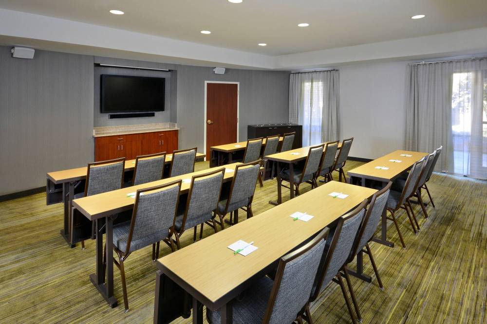 Courtyard By Marriott Danville 5