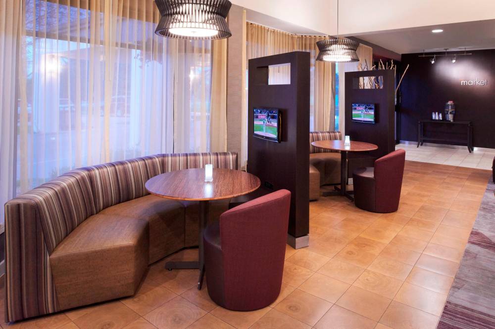 Courtyard By Marriott Des Moines West-clive 8
