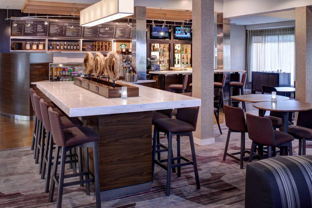 Courtyard By Marriott Des Moines West-clive 7
