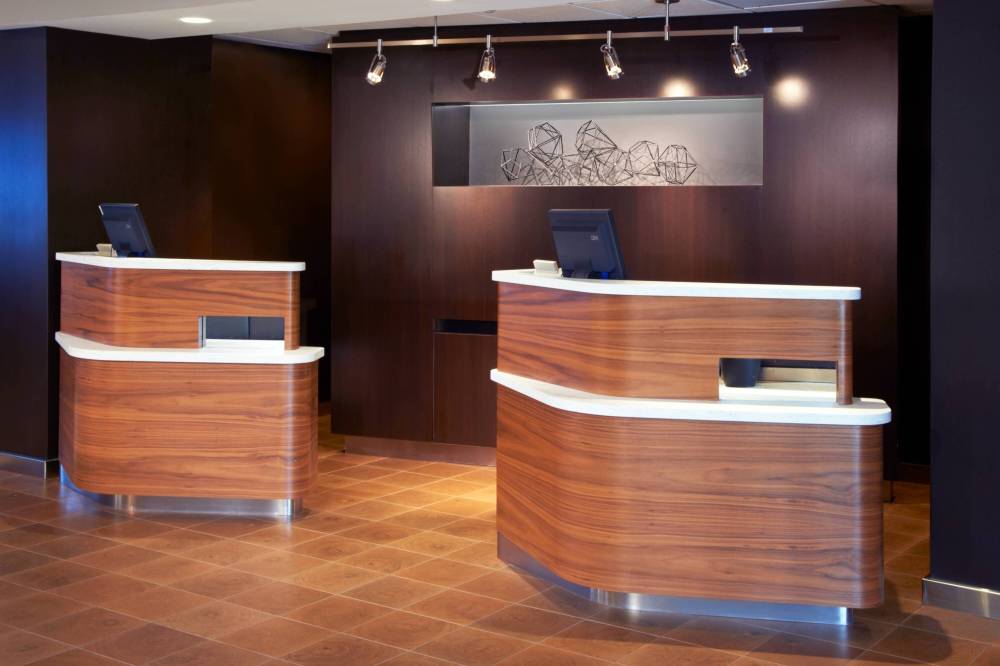 Courtyard By Marriott Detroit Warren 2