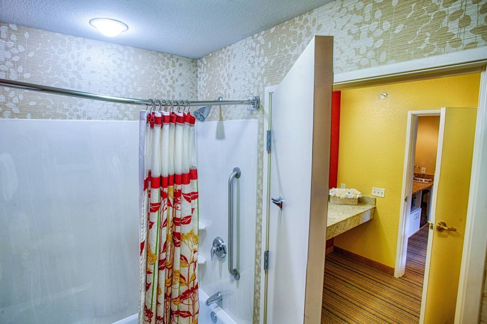 One-Bedroom King Suite - Bathroom