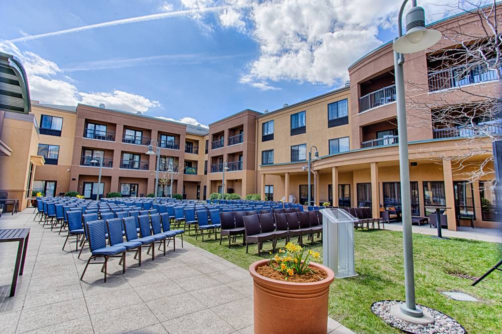 Courtyard By Marriott Fargo Moorhood Mn 6