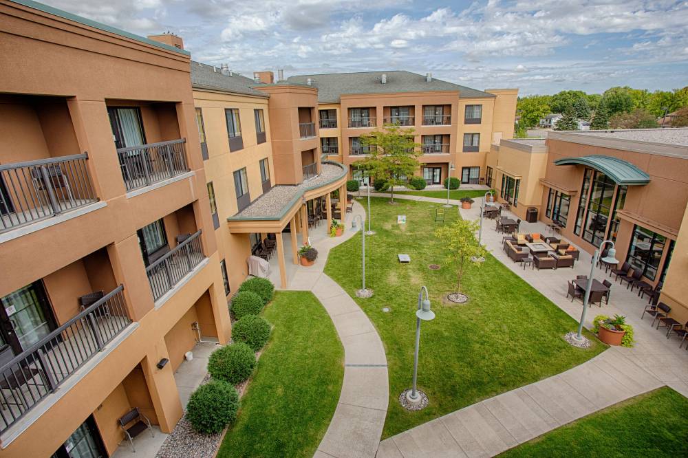 Courtyard By Marriott Fargo Moorhood Mn 5