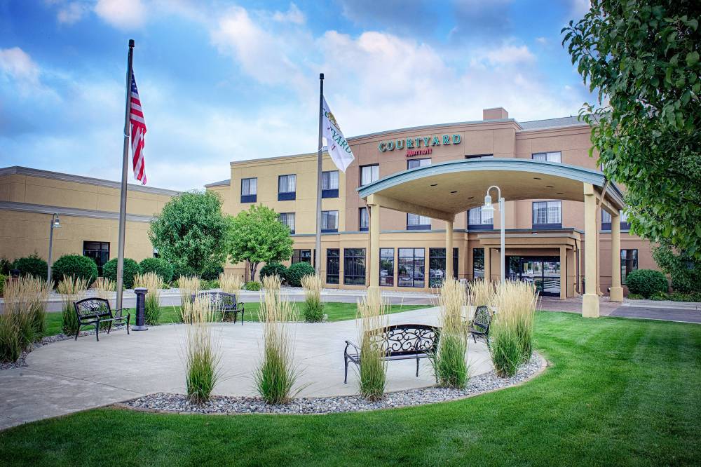 Courtyard By Marriott Fargo Moorhood Mn 4