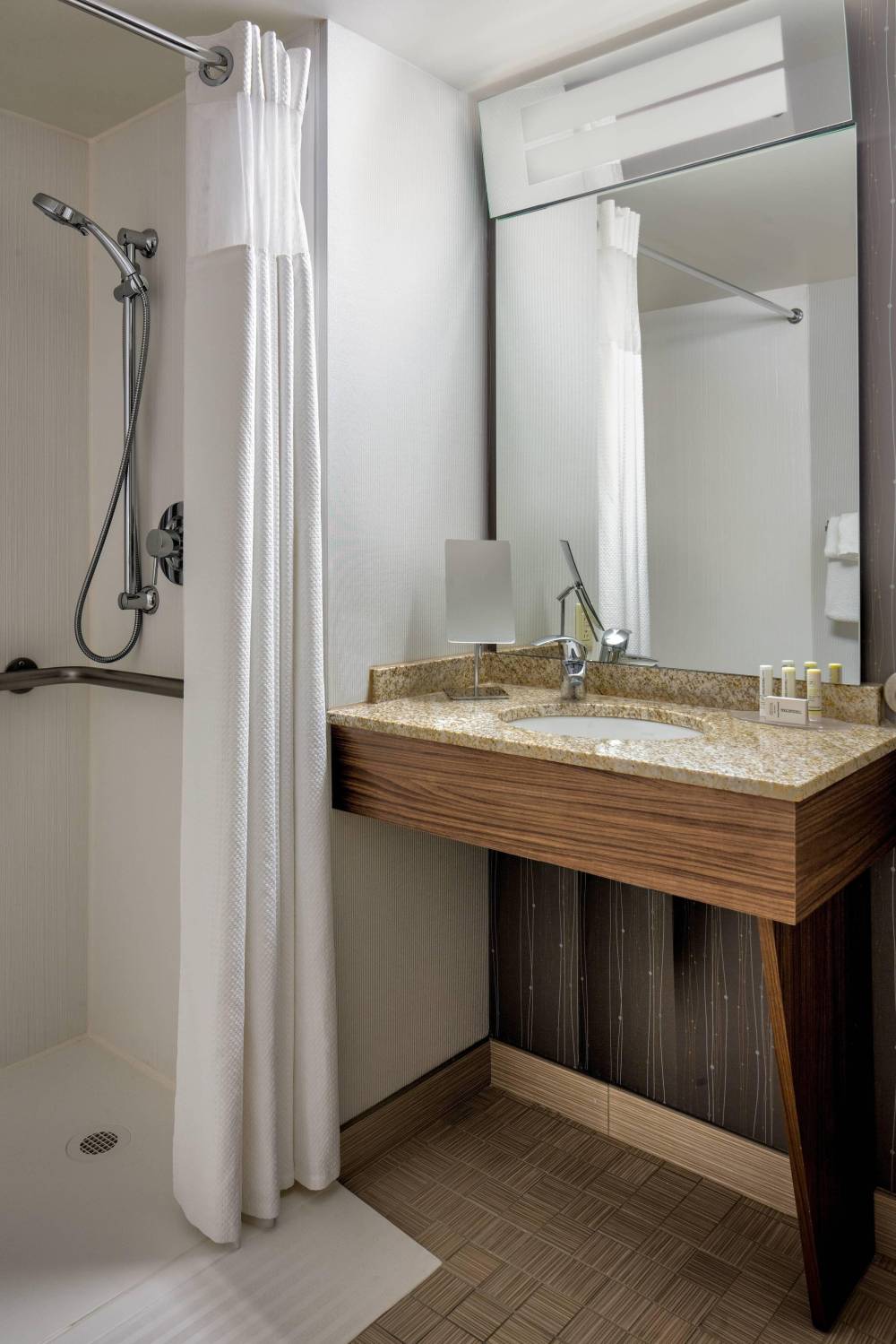 Courtyard By Marriott Grand Rapids Downtown 3