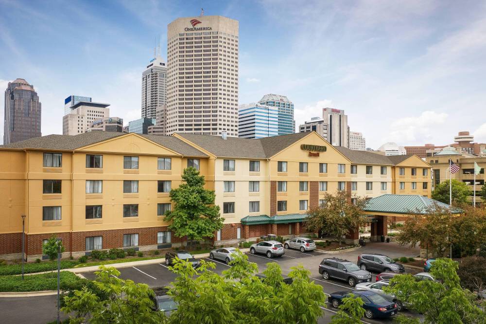 Courtyard By Marriott Indianapolis At The Capitol 1