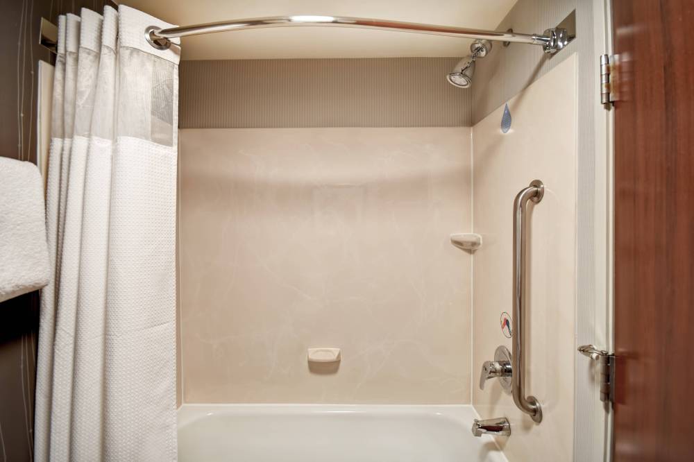 Courtyard By Marriott Louisville Airport 1