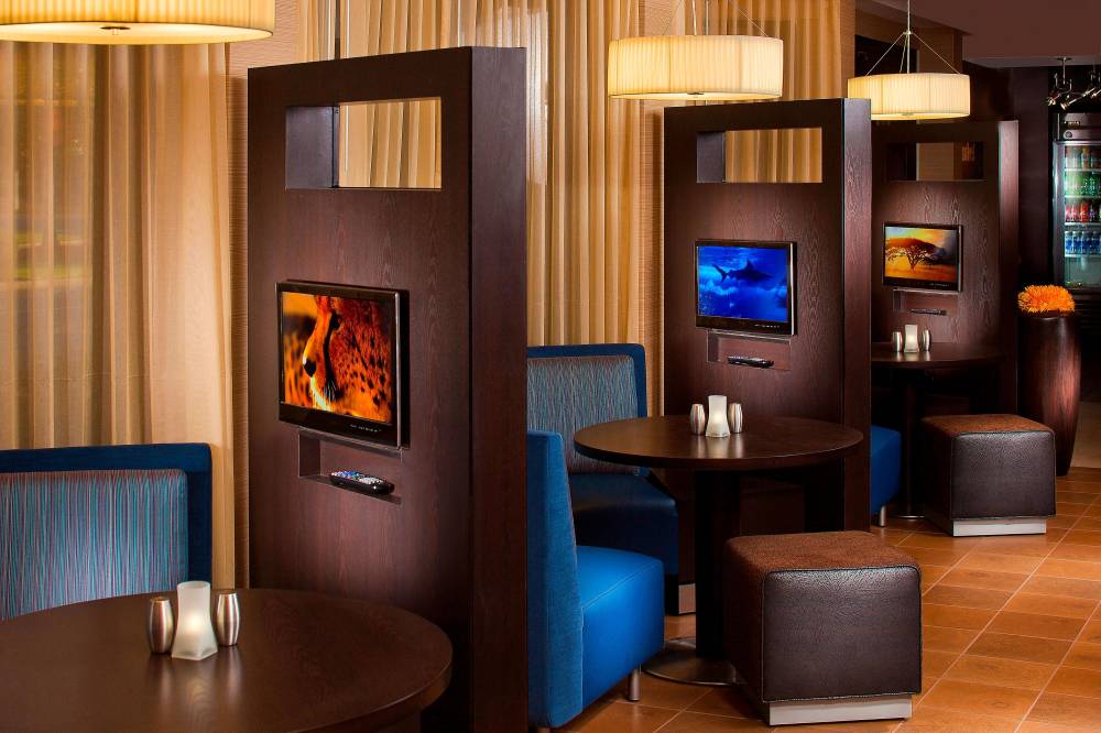 Courtyard By Marriott Memphis Airport 7