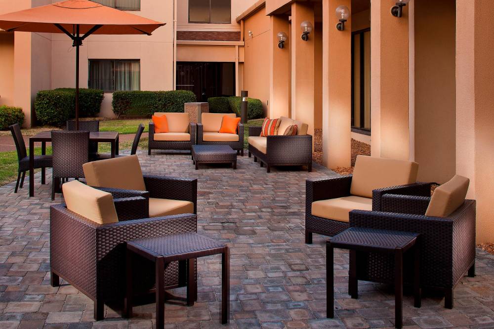 Courtyard By Marriott Memphis Airport 5