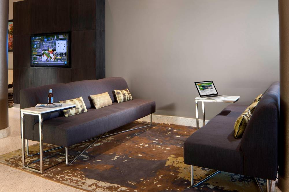 Courtyard By Marriott Miami Beach South Beach 9