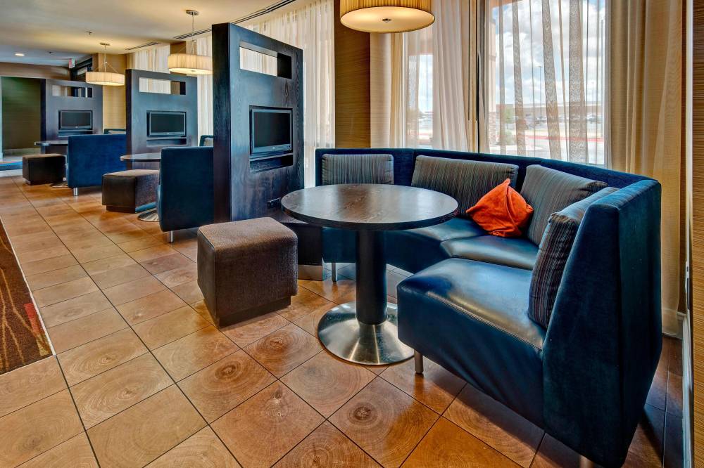 Courtyard By Marriott Midland 6