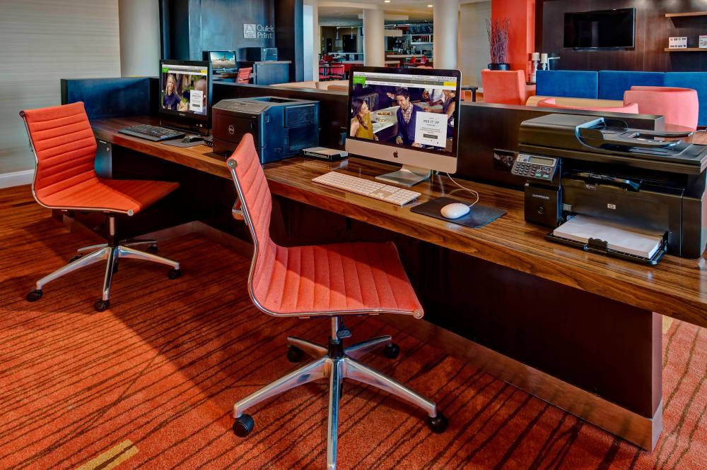 Courtyard By Marriott Midland 4