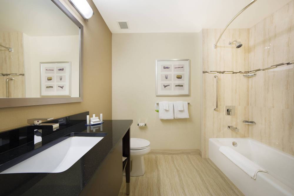 Courtyard By Marriott Montreal Downtown 1