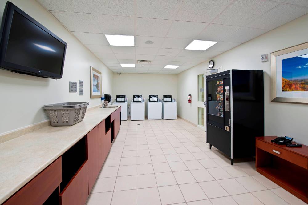 Courtyard By Marriott Ottawa East 4