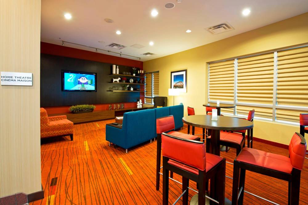 Courtyard By Marriott Ottawa East 8