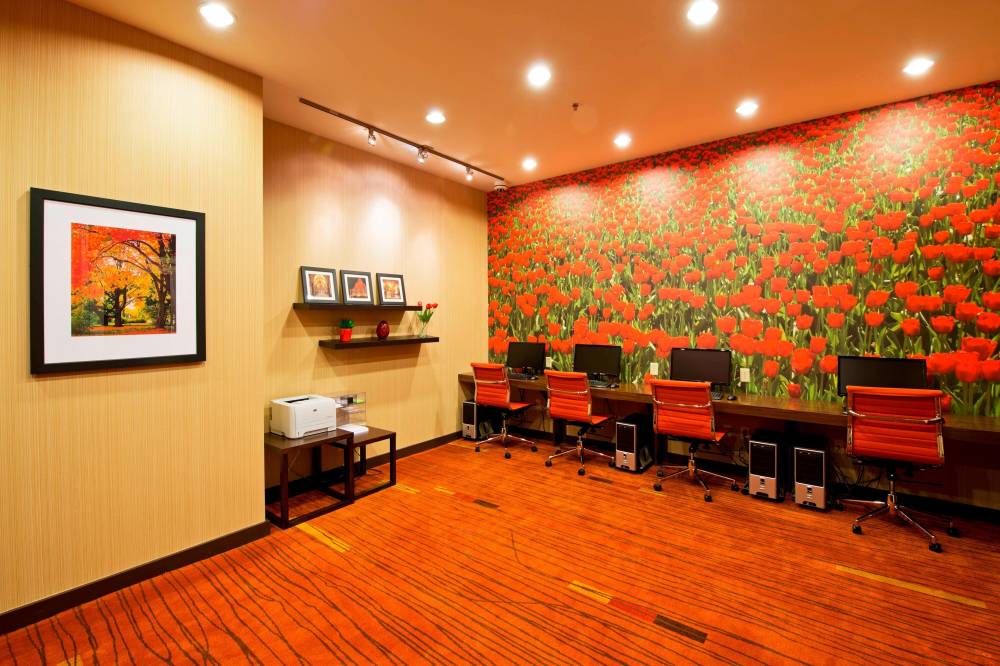 Courtyard By Marriott Ottawa East 3