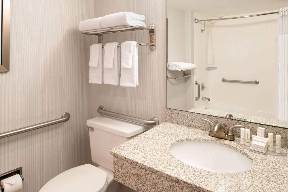 Courtyard By Marriott Portland Airport