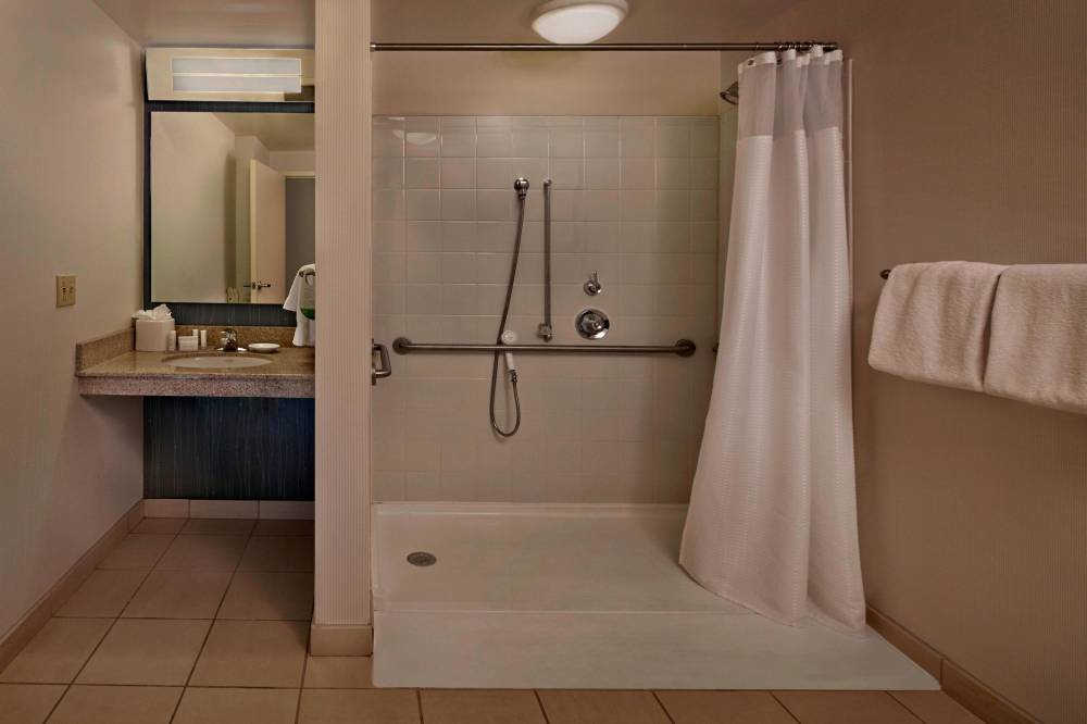Courtyard By Marriott Providence Warwick 2