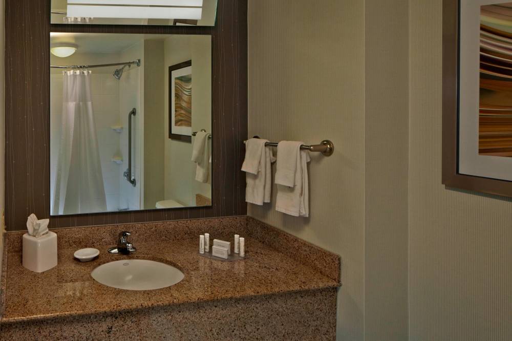 Courtyard By Marriott Providence Warwick 3