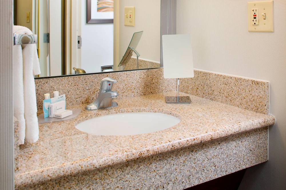 Courtyard By Marriott Richmond Airport