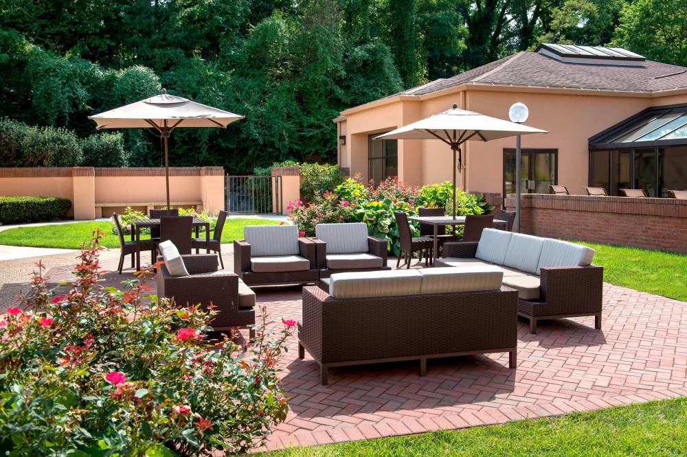 Courtyard By Marriott Rye 5