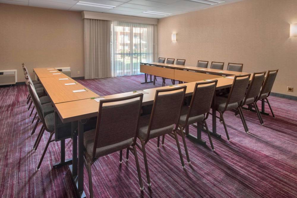 Courtyard By Marriott Rye 10