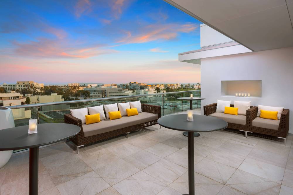 Courtyard By Marriott Santa Monica 5