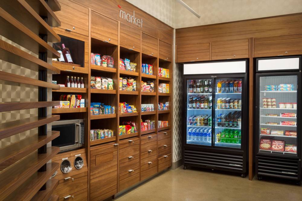 Courtyard By Marriott Santa Monica 2