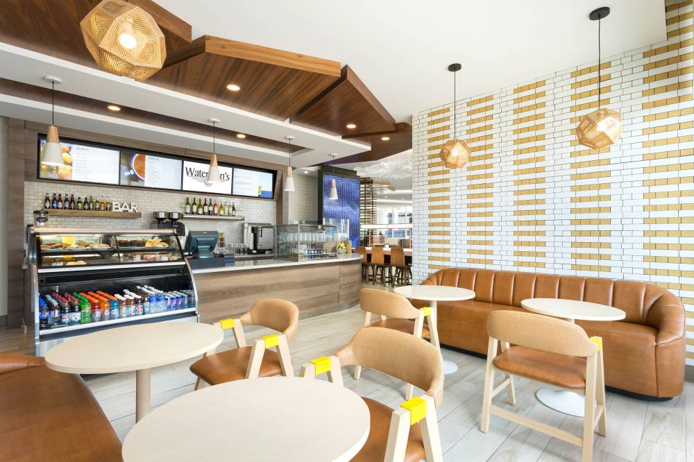 Courtyard By Marriott Santa Monica 8