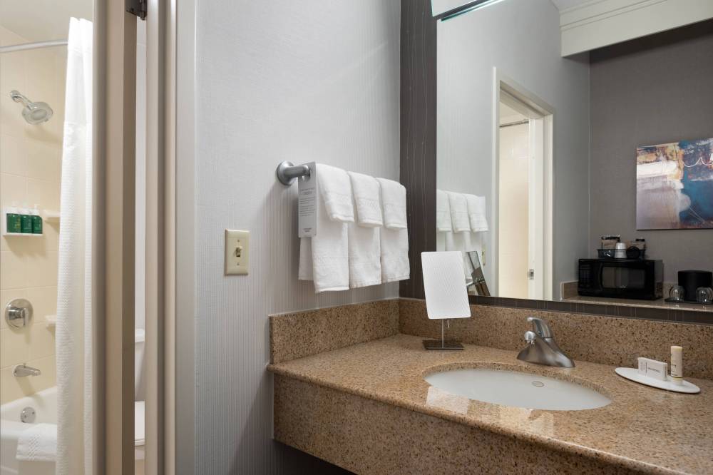 Courtyard By Marriott Syracuse Carrier Circle 1
