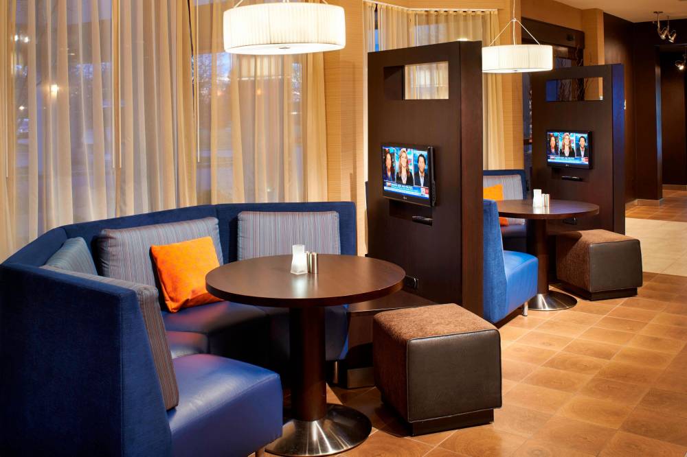 Courtyard By Marriott Toledo Airport Holland 6