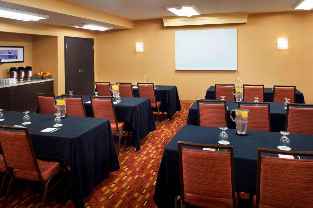 Courtyard By Marriott Toledo Airport Holland 7