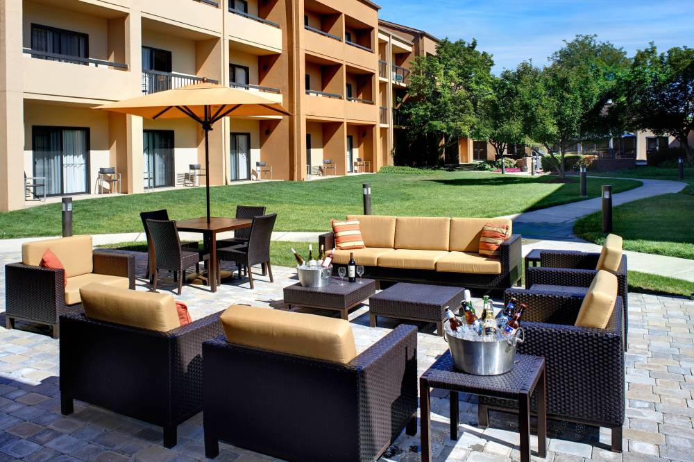 Courtyard By Marriott Toledo Airport Holland 1
