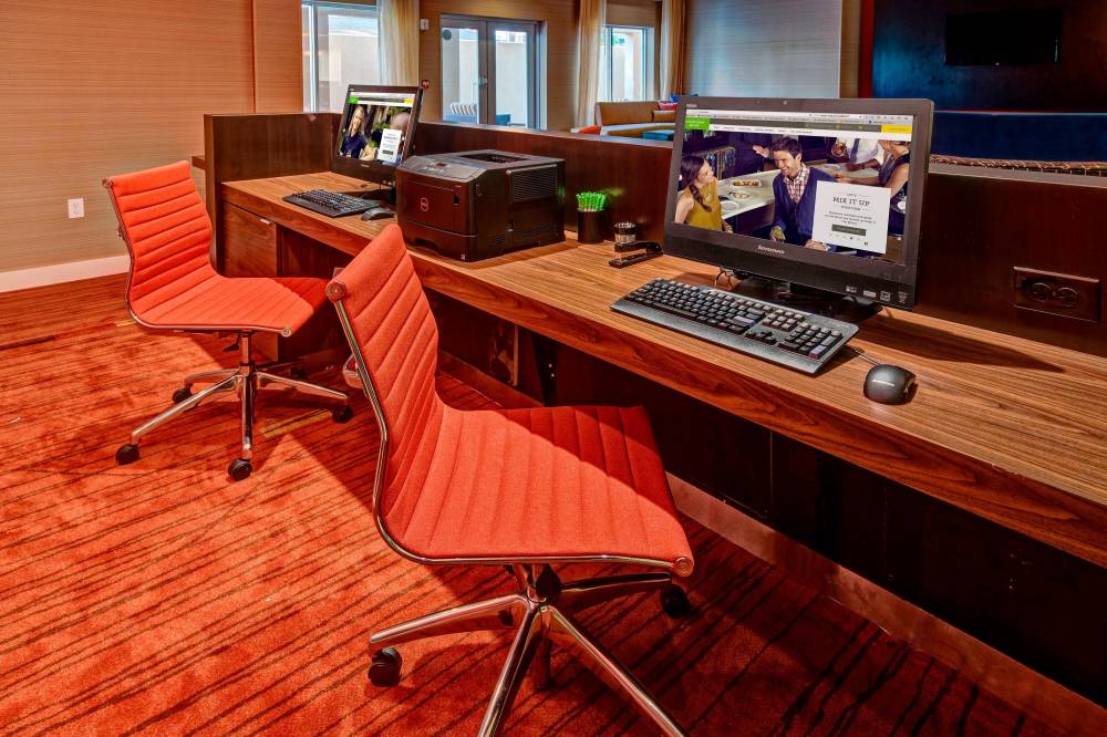 Courtyard By Marriott Westbury Long Island 4